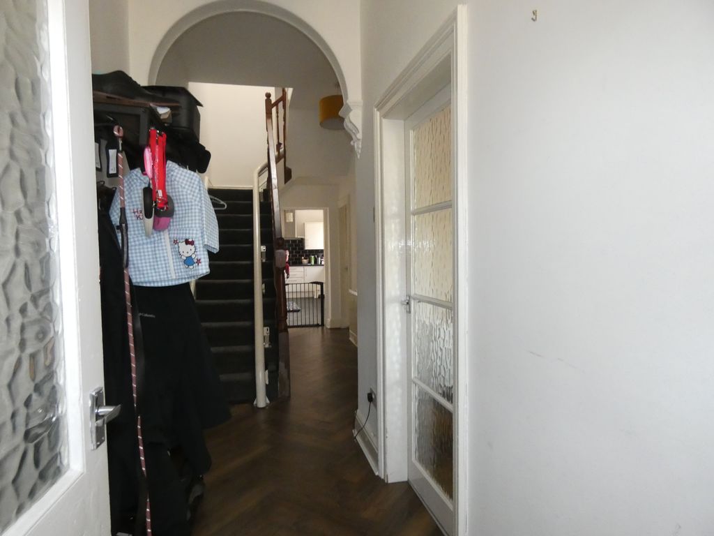 Entrance Hallway- click for photo gallery